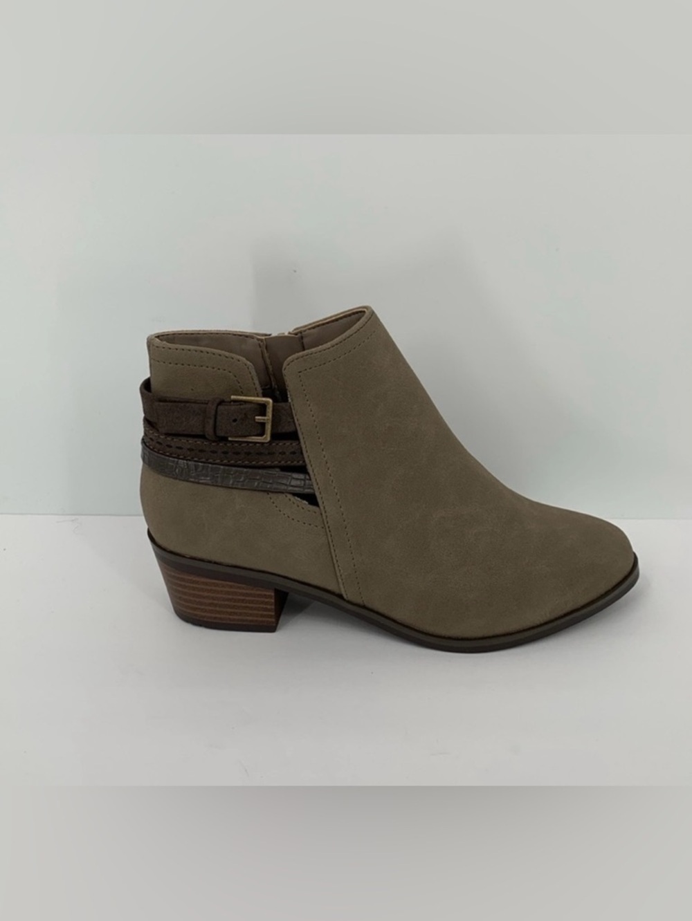 Market & Spruce Odeya ankle boot olive army green notch strap buckle new 6.5